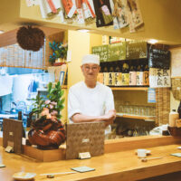 やすい直　店主安居さん